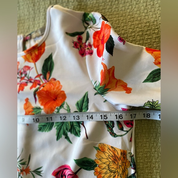 NWT ASOS Floral Dress With Fluted Sleeves Size 4 - Picture 12 of 16